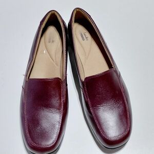 CLARKS Women's  Burgundy Slip On  Loafers - 10M